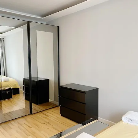 Prime Comfort With Balcony & Free Parking Berlijn