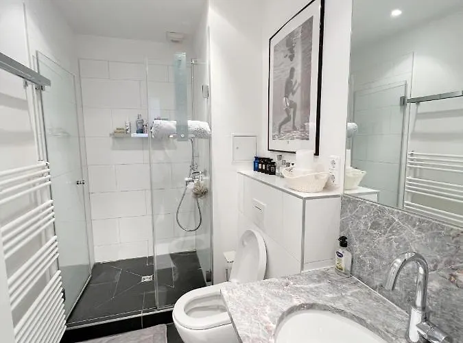 Prime Location Comfort With Balcony * Berlim