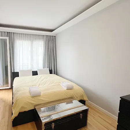 Lägenhet Prime Location Comfort With Balcony
